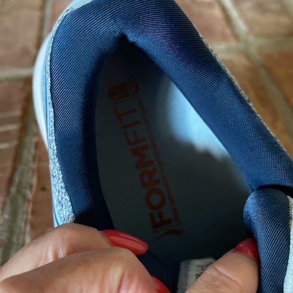 Saucony Omni 19 Athletic Shoes - Picture 8 of 10